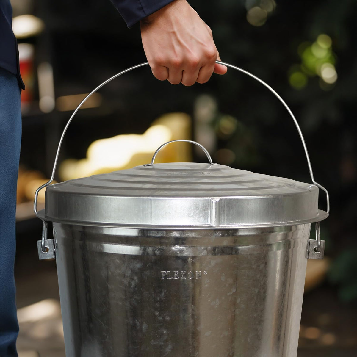 6.6 Lb Stainless Steel Hanging Poultry Feeder with 10 Gallon Storage Bucket Z134