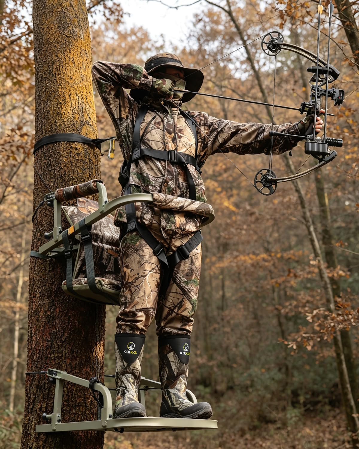 Climbing Tree Stand with Harness and Camo Seat Cushion O362